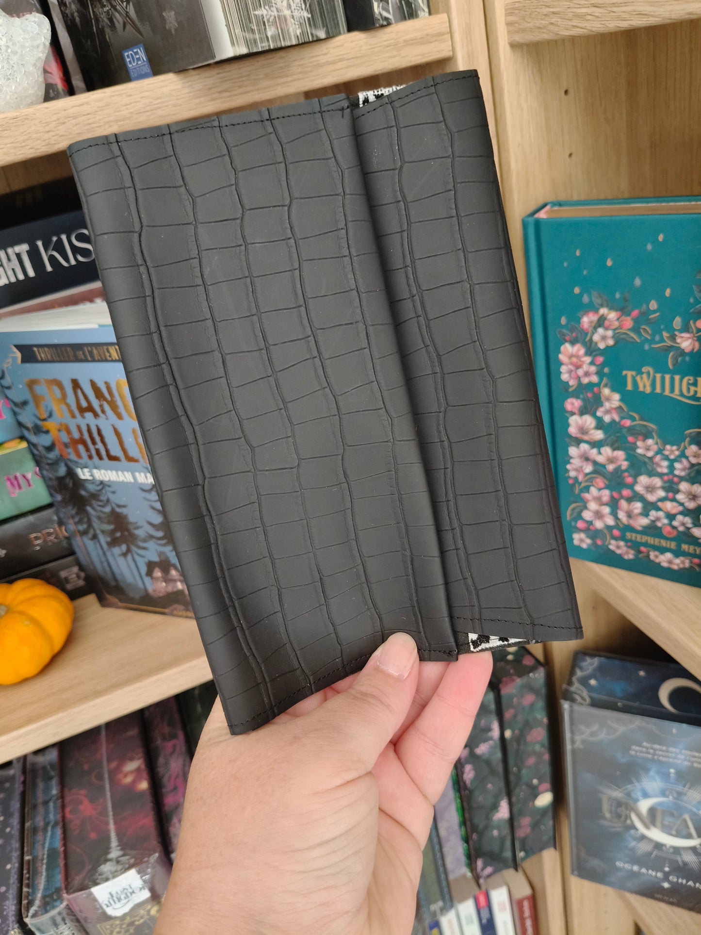 Protège livre adaptable - Noir serpent